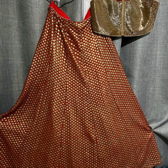 Extremely beautiful full hand work of pearls and dabka lengha choli - Picture 5 of 7